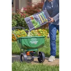 Scotts Turf Builder Triple Action Weed & Feed Lawn Fertilizer For Multiple Grass Types 4000 Sq Ft -Roundup Hub b2f80bb7 2513 4185 b3ca e5e98add0bc5